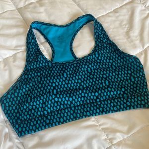 woman’s nike sports bra